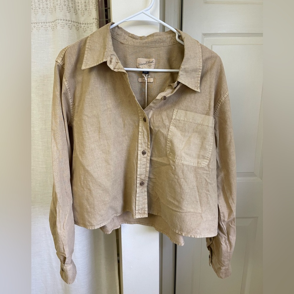 Women’s cropped button-down shirt